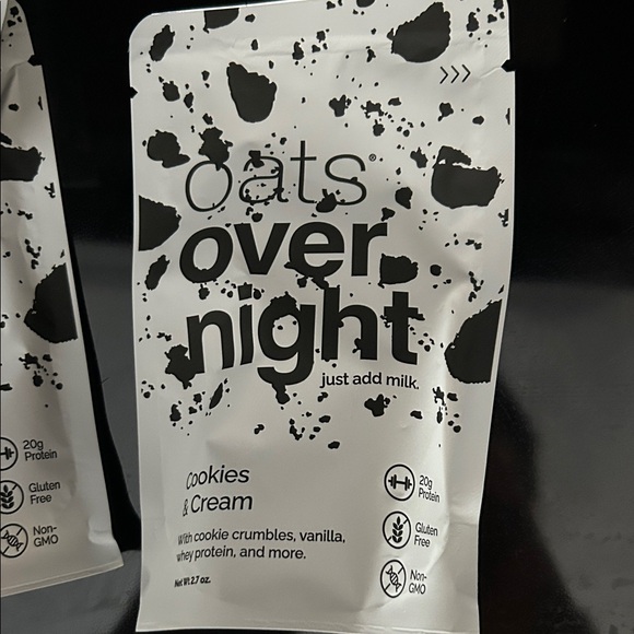 Oats Overnight Cookies & Cream Packets - Picture 2 of 4